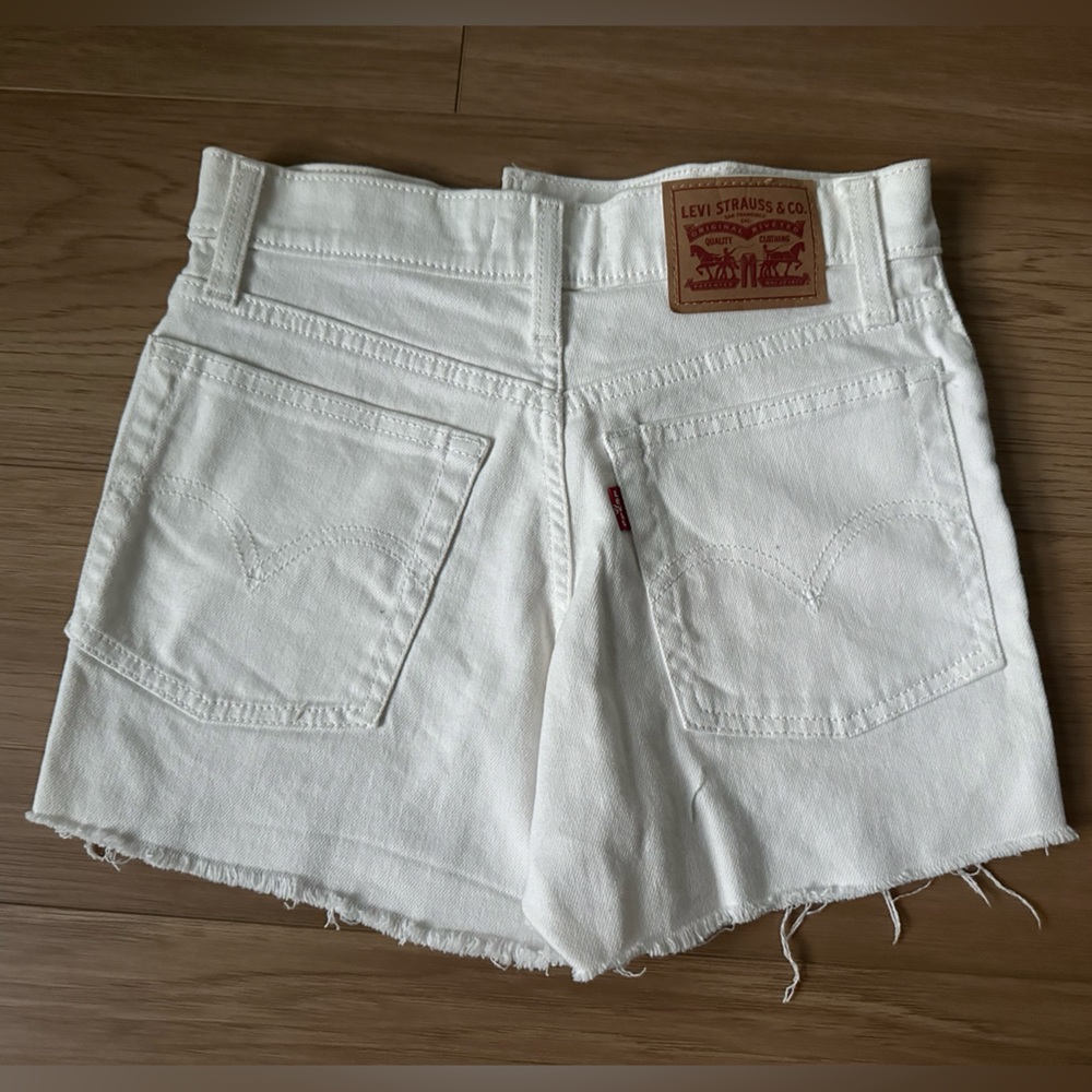 Levi's High Rise White Denim Shorts size 25